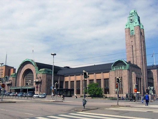 Helsinki Central Railway Station. Image © Wikimedia user Revontuli